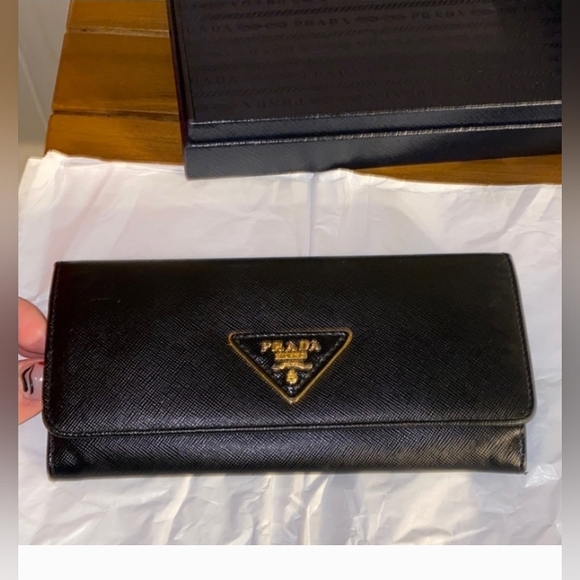 Prada- Long Wallet,Full-Inclusion Box, Tissues,& Authentication ID HardCard  EUC - Picture 2 of 6
